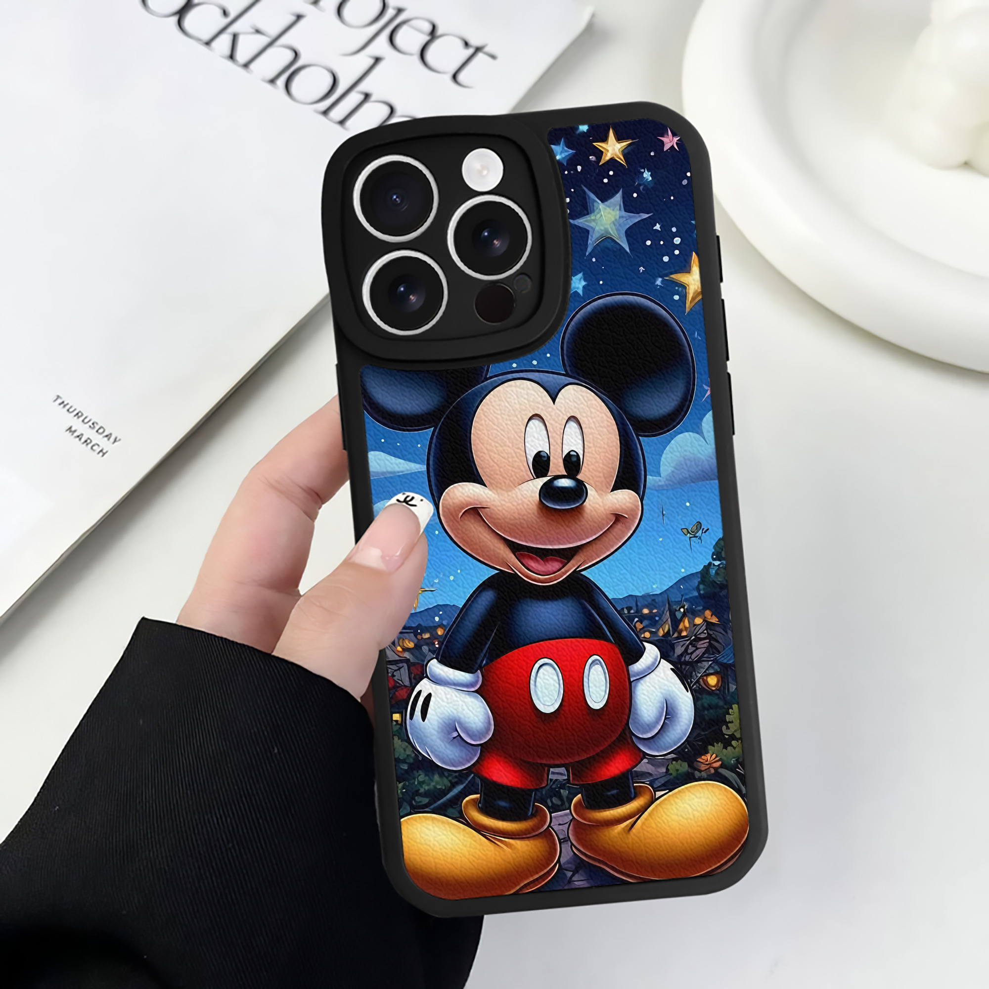 （画像用） ミッキーマウス Mickey Mouse 【iPhone 16シリーズ対応】シリコンスマホケース（レザー調） 材質：シリコン